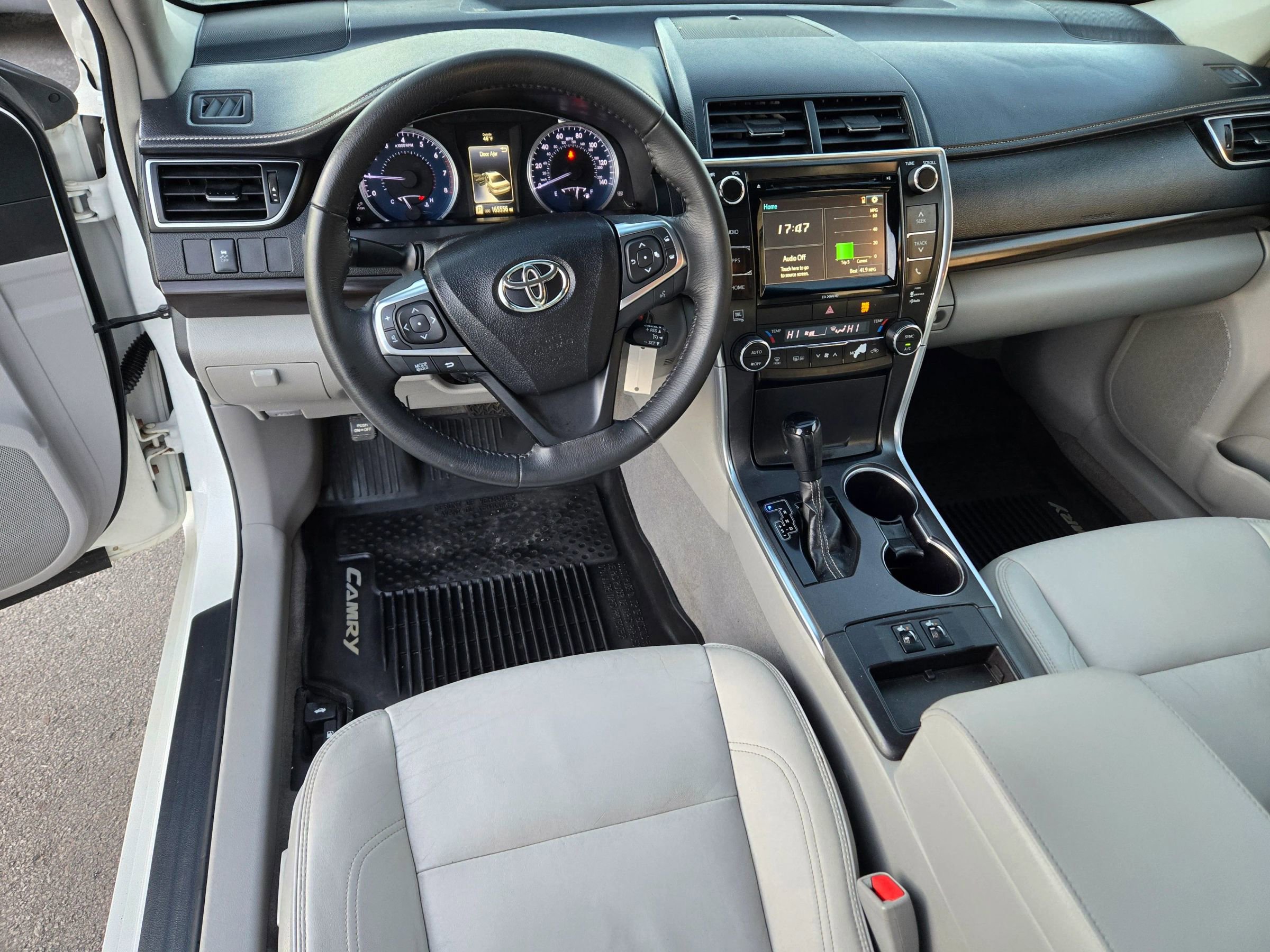 Used 2017 Toyota Camry XLE image 36