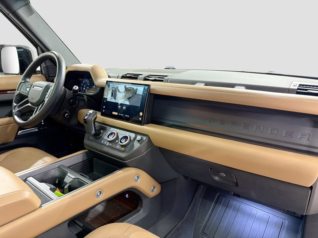 Used 2025 Land Rover Defender 130 X-Dynamic SE AWD/4WD image 31