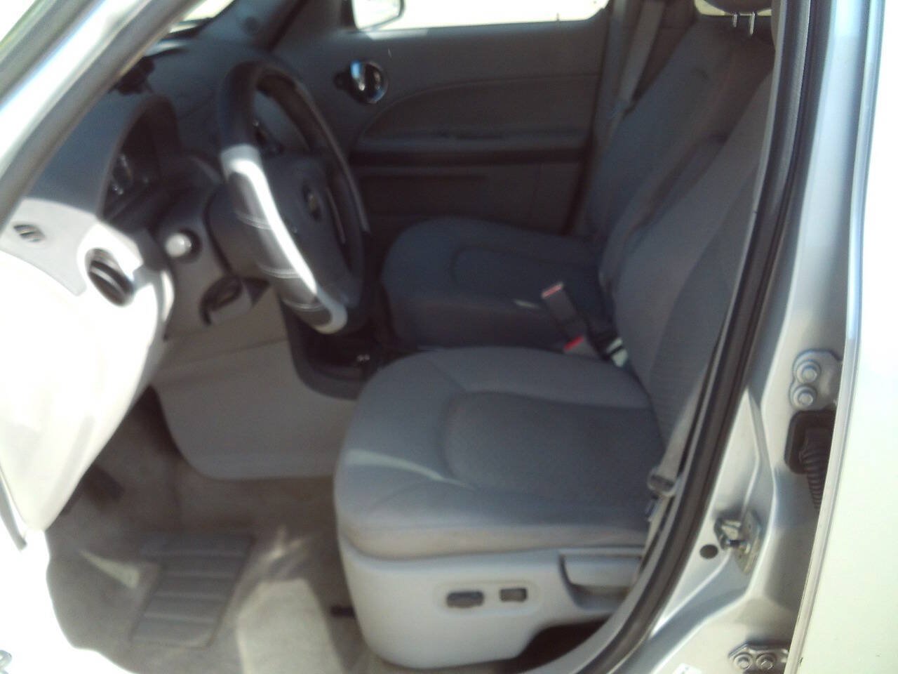 Used 2010 Chevrolet HHR LT FWD image 10