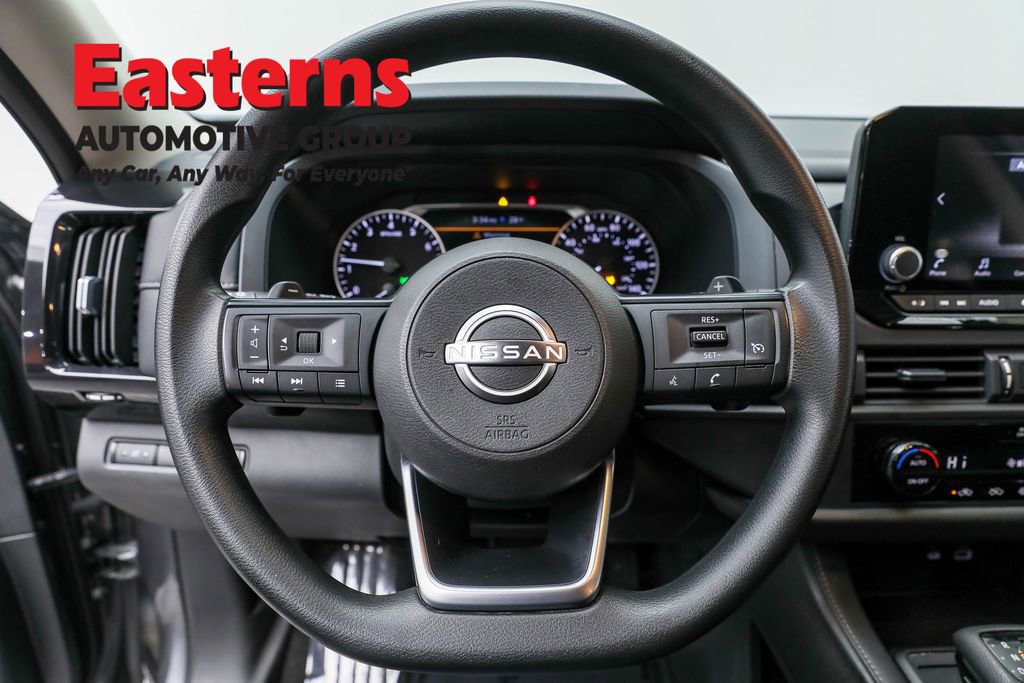 Used 2024 Nissan Pathfinder S AWD/4WD image 10