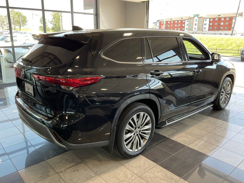 Used 2021 Toyota Highlander Platinum image 5