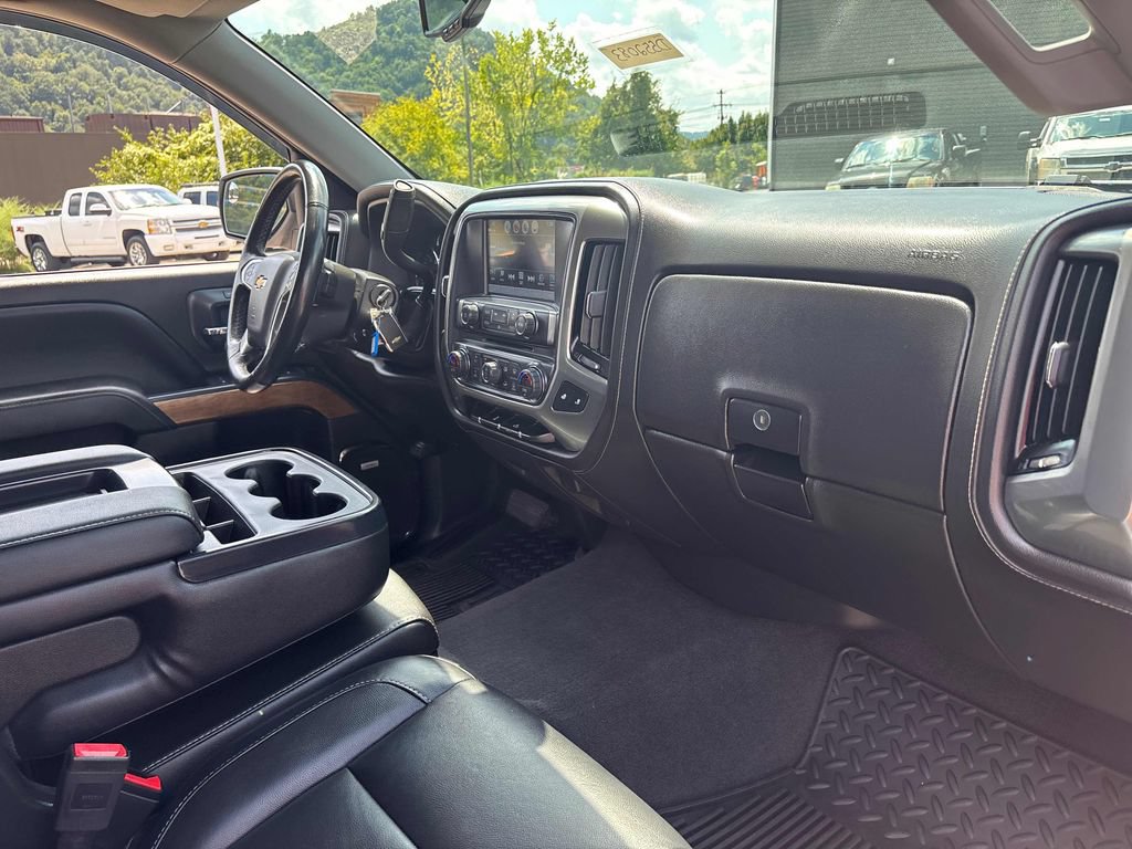 Used 2018 Chevrolet Silverado 1500 LTZ w/ Sport Package AWD/4WD image 29