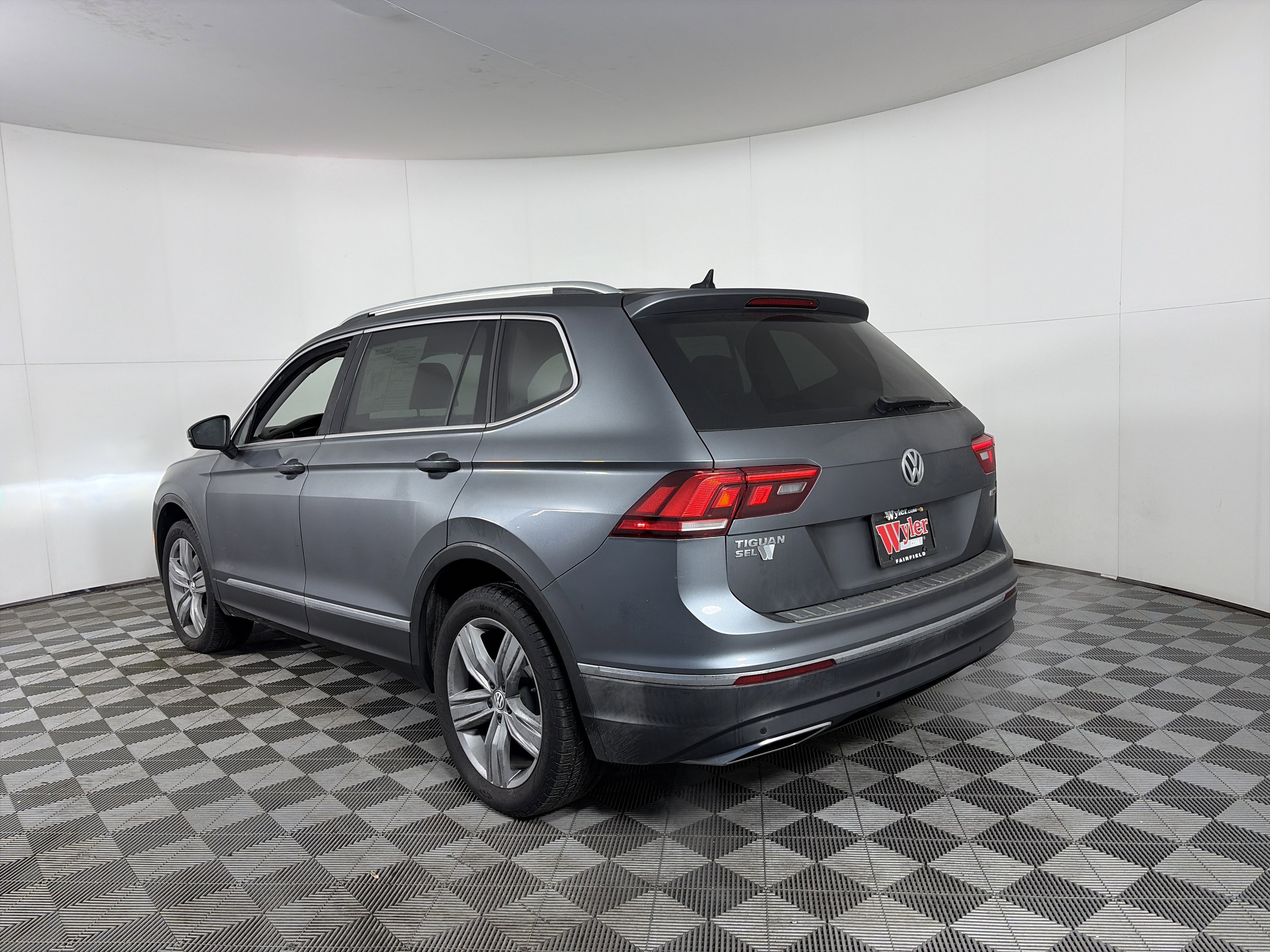Used 2019 Volkswagen Tiguan SEL Premium image 5