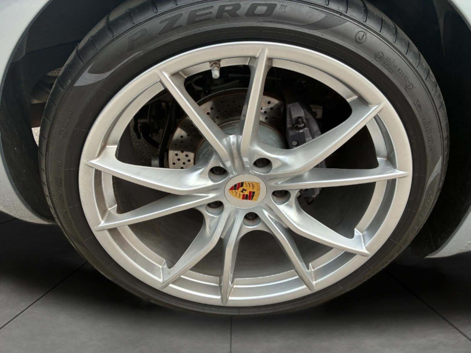 Used 2022 Porsche 718 Boxster RWD image 8