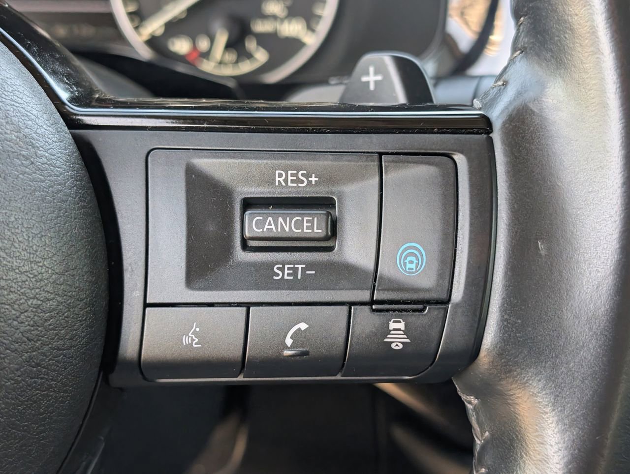Certified 2024 Nissan Pathfinder SL w/ Black Appearance Package image 22