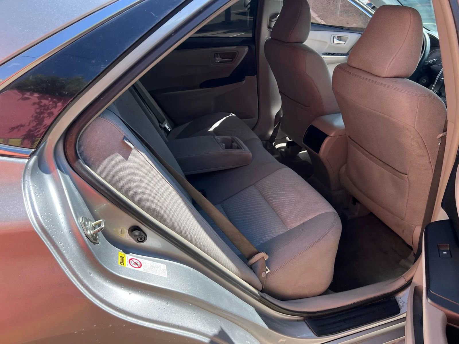 Used 2015 Toyota Camry LE image 10