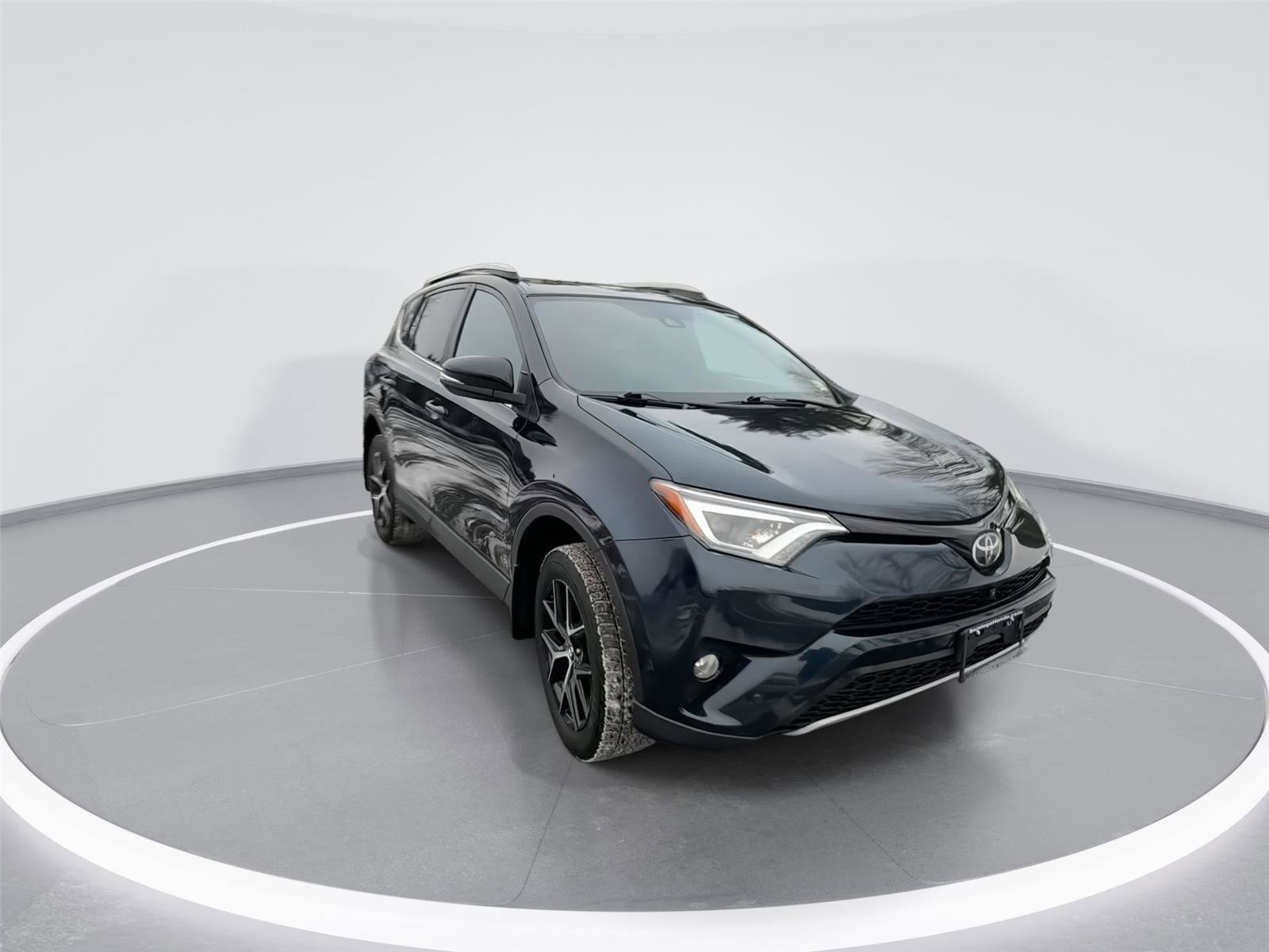 Used 2018 Toyota RAV4 SE w/ Advanced Technology Package image 2