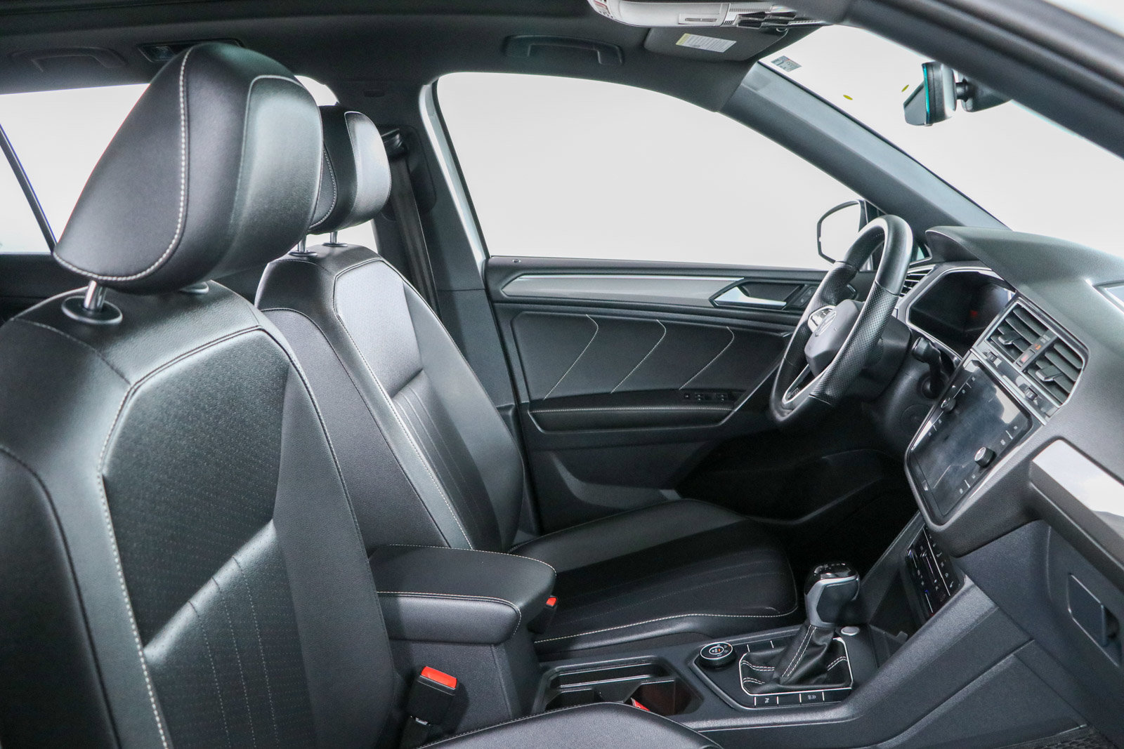 Used 2023 Volkswagen Tiguan SE R-Line AWD/4WD image 27