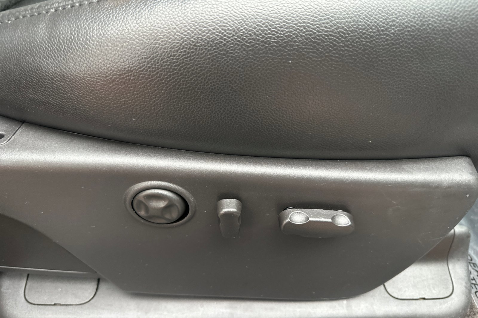 Used 2014 GMC Sierra 3500 SLT w/ SLT Convenience Package image 22