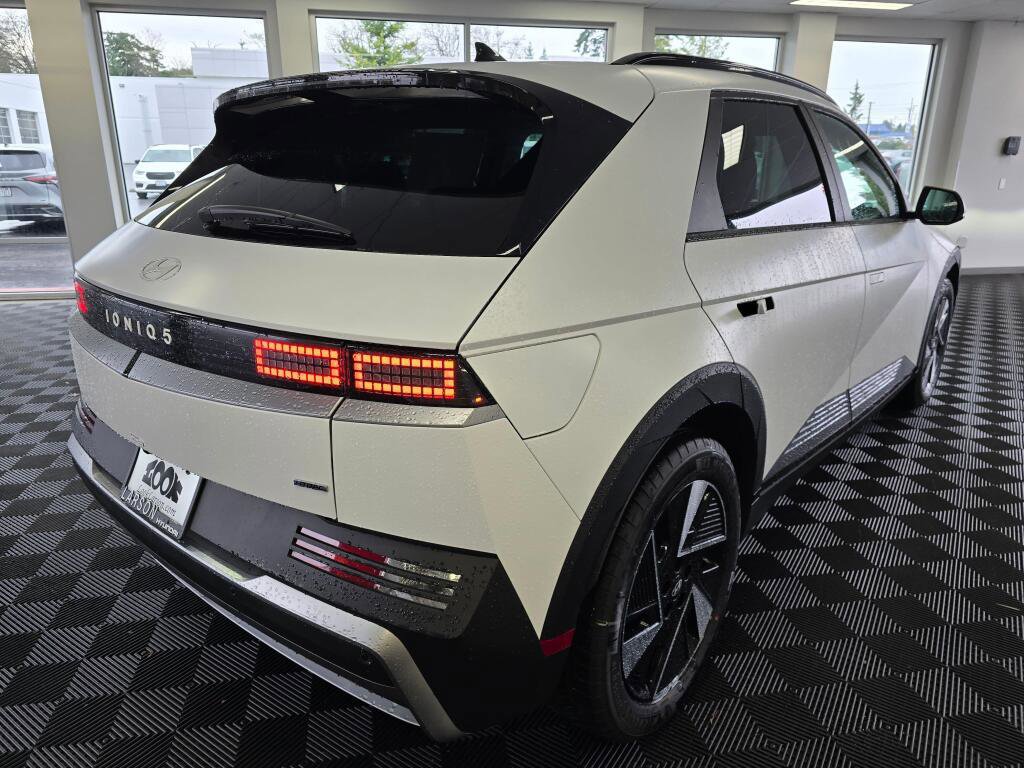 New 2025 Hyundai Ioniq 5 SEL image 4