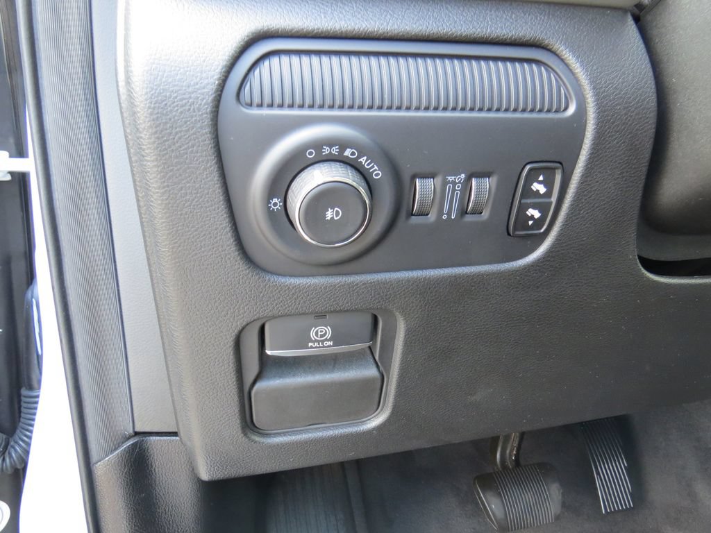 Used 2024 Jeep Wagoneer Series II w/ Flexible Seating Group RWD image 21