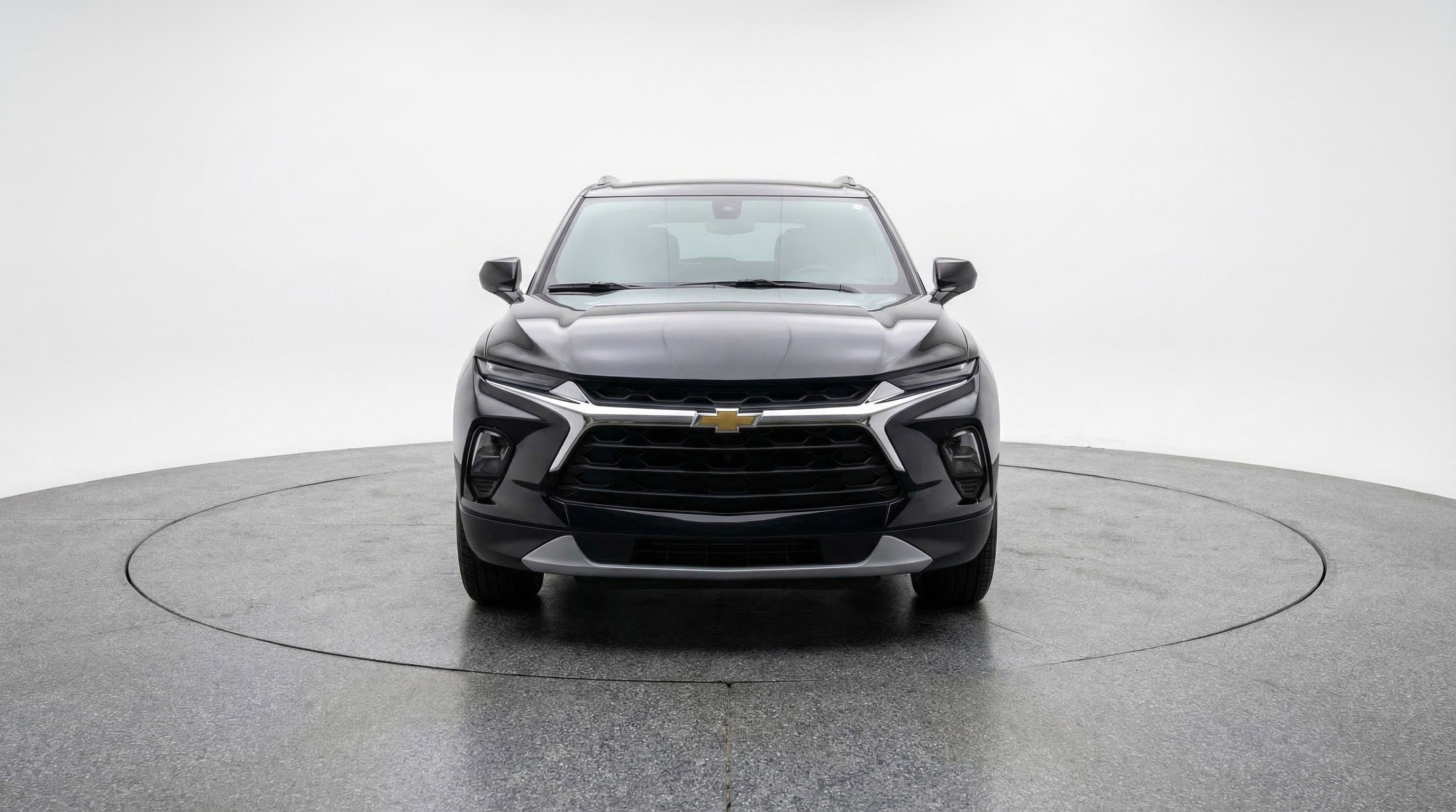 Used 2025 Chevrolet Blazer LT image 2