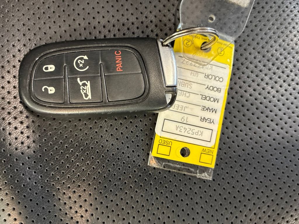 Used 2019 Jeep Cherokee Limited AWD/4WD image 32