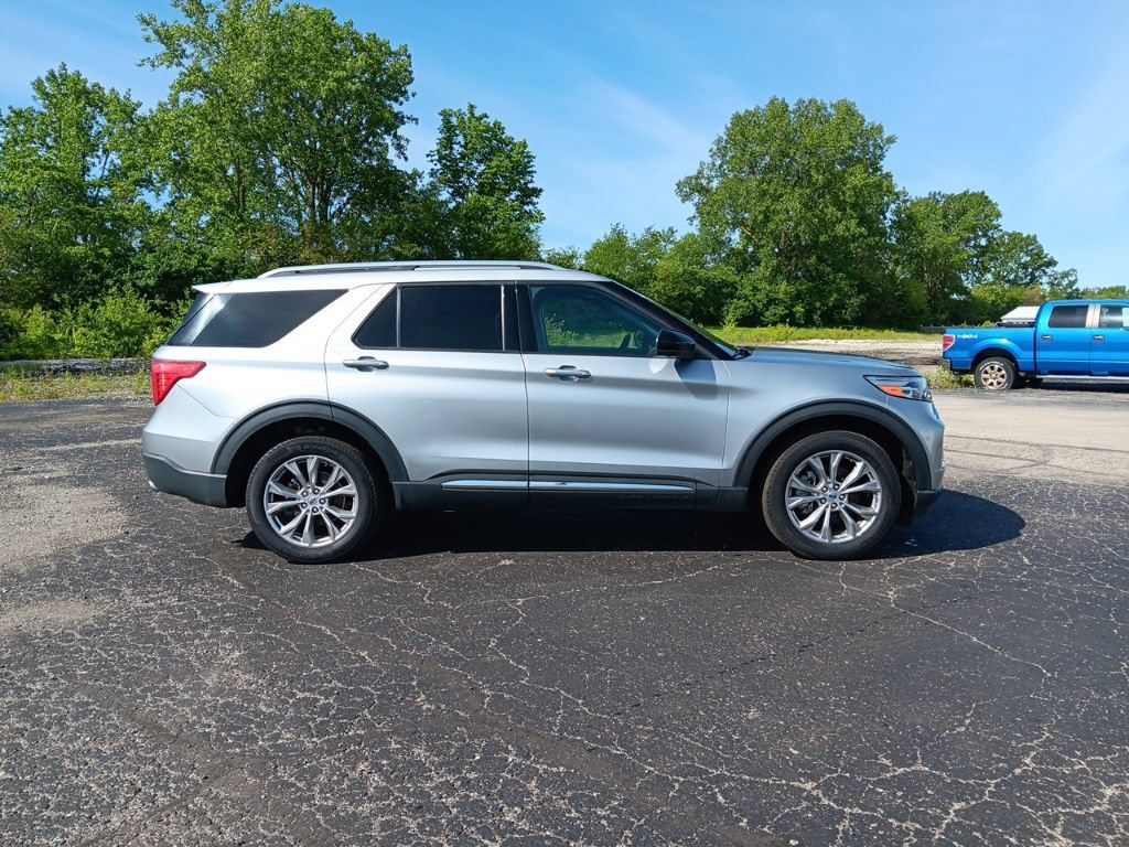 Used 2023 Ford Explorer Limited AWD/4WD image 4