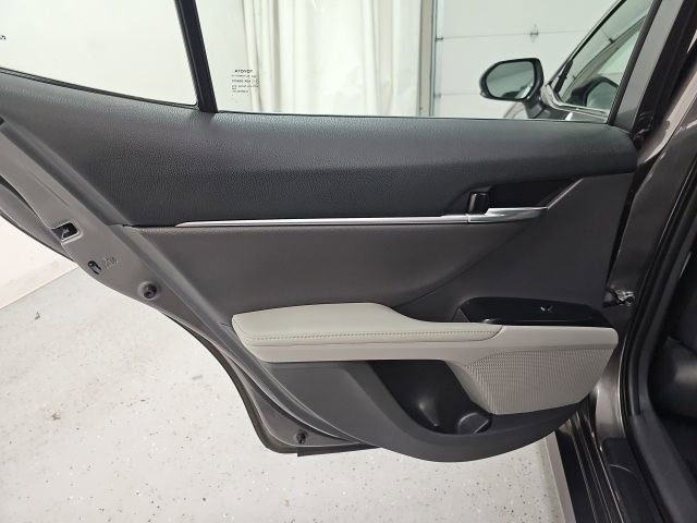 Used 2019 Toyota Camry XLE image 27