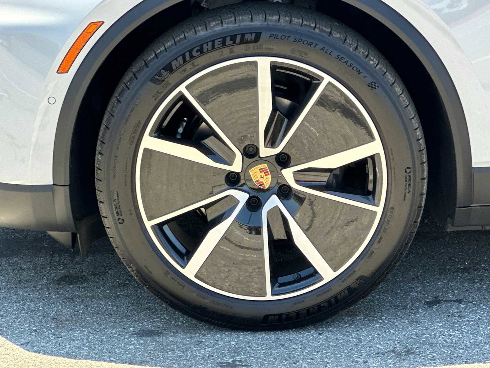 New 2025 Porsche Macan Electric image 25