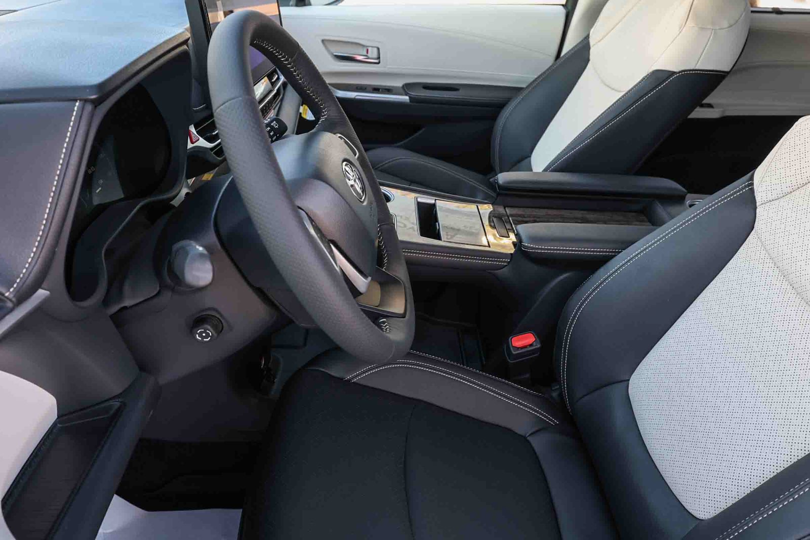 New 2026 Toyota Sienna Platinum AWD/4WD image 13