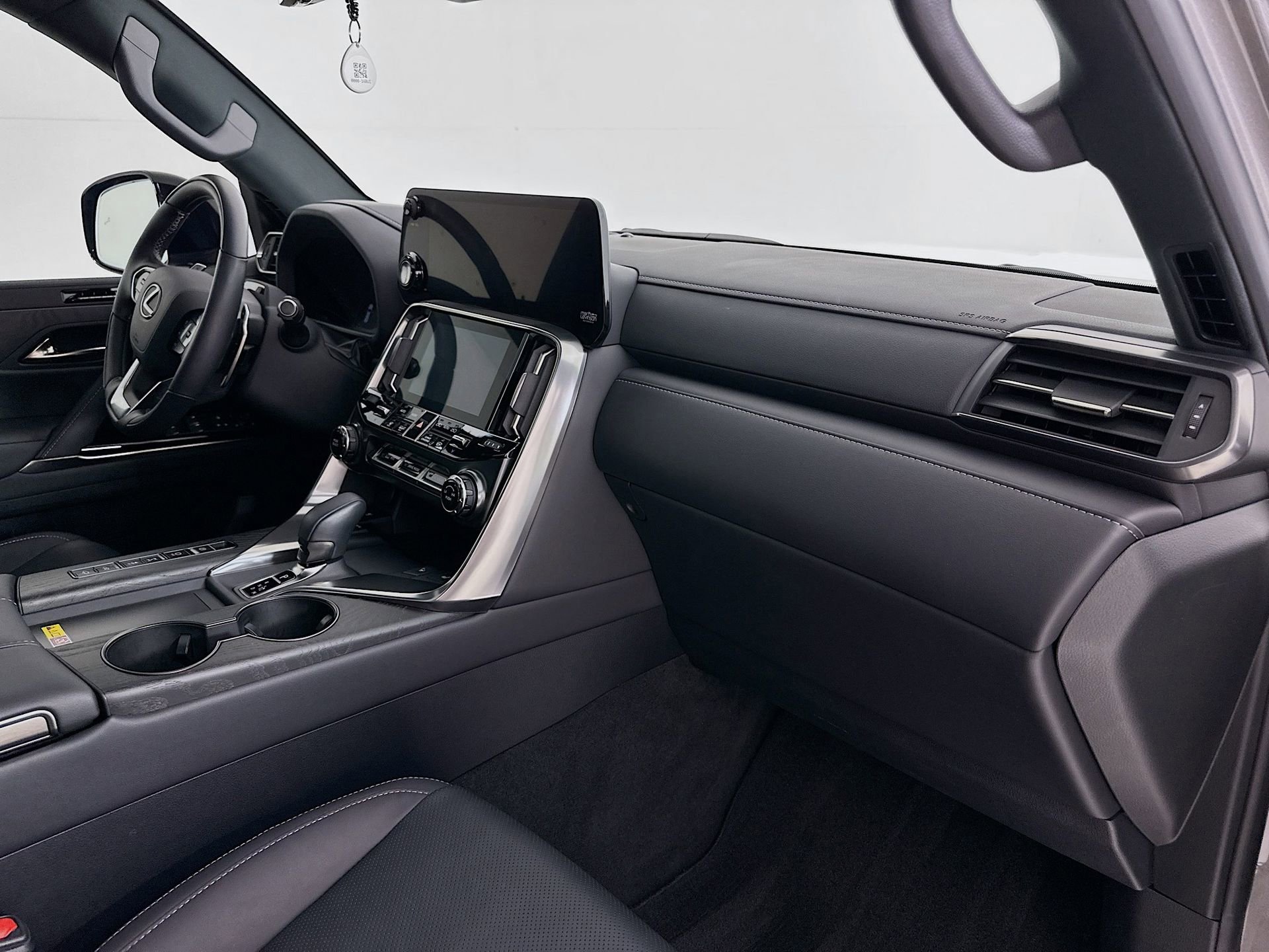 Used 2025 Lexus LX 700h Luxury image 33