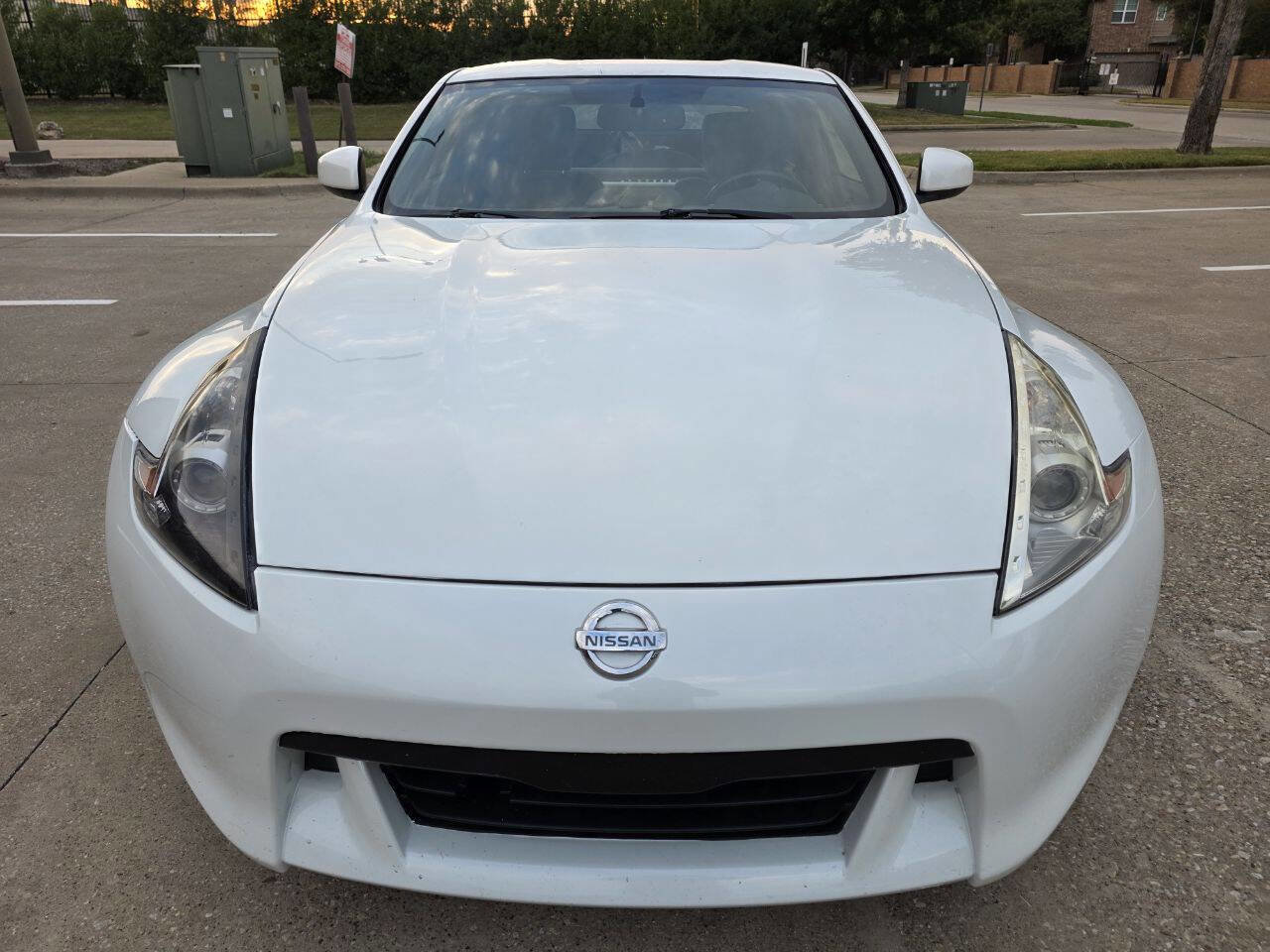 Used 2011 Nissan 370Z Touring image 3