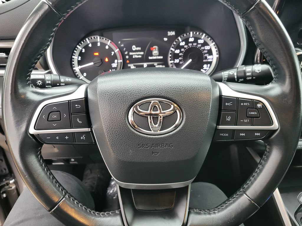 Used 2023 Toyota Highlander XLE image 33