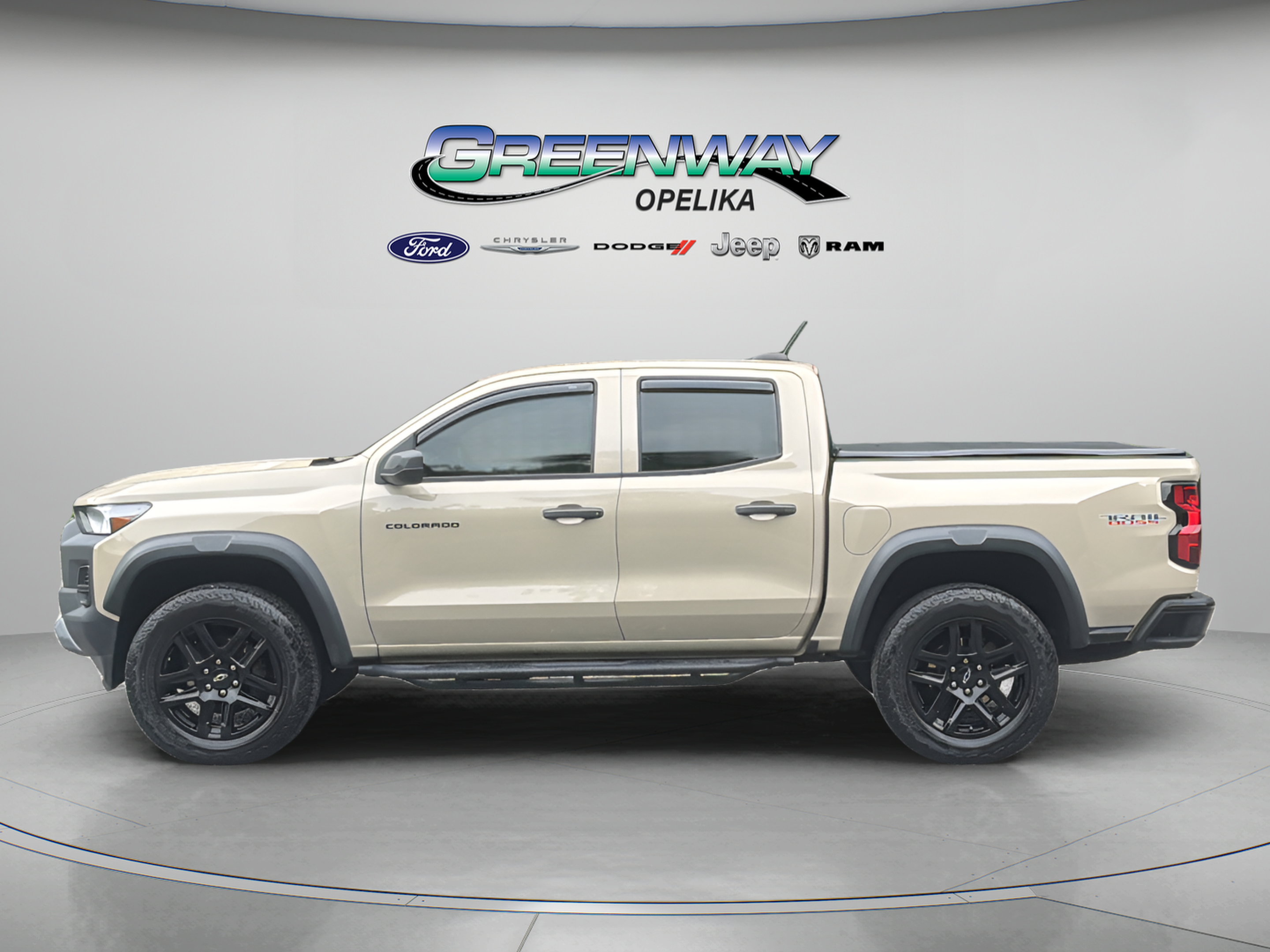 Used 2023 Chevrolet Colorado Trail Boss w/ Advanced Trailering Package AWD/4WD image 4