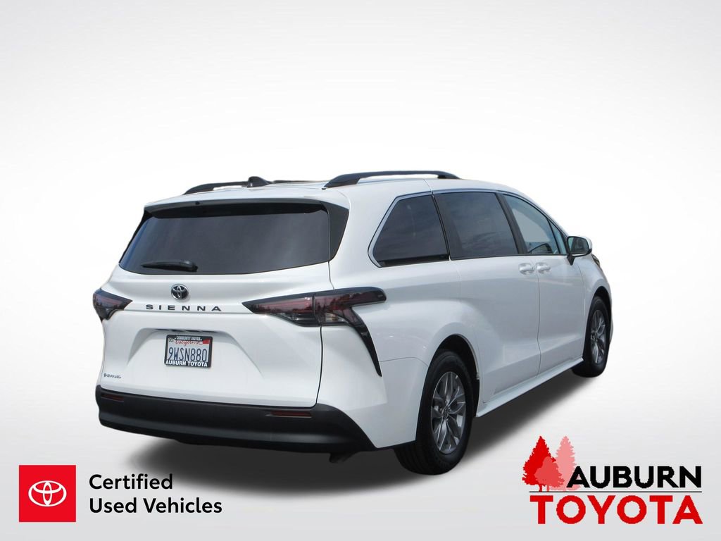 Used 2026 Toyota Sienna LE image 6