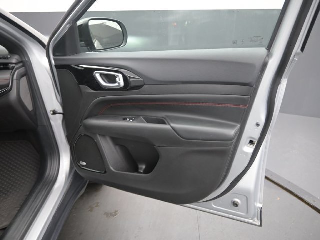 Used 2024 Jeep Compass Trailhawk w/ Sun and Sound Group AWD/4WD image 12