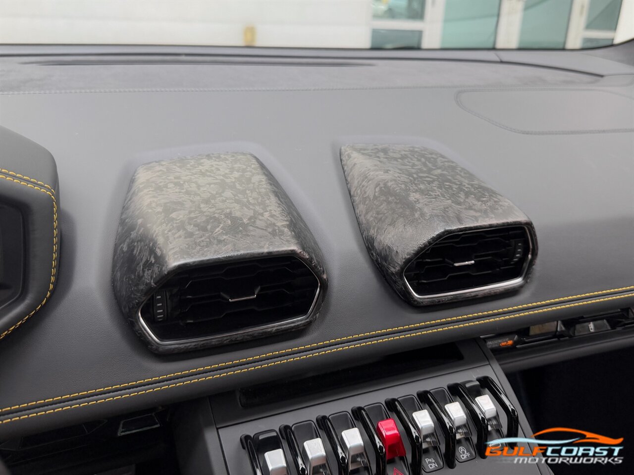 Used 2021 Lamborghini Huracan EVO RWD image 15