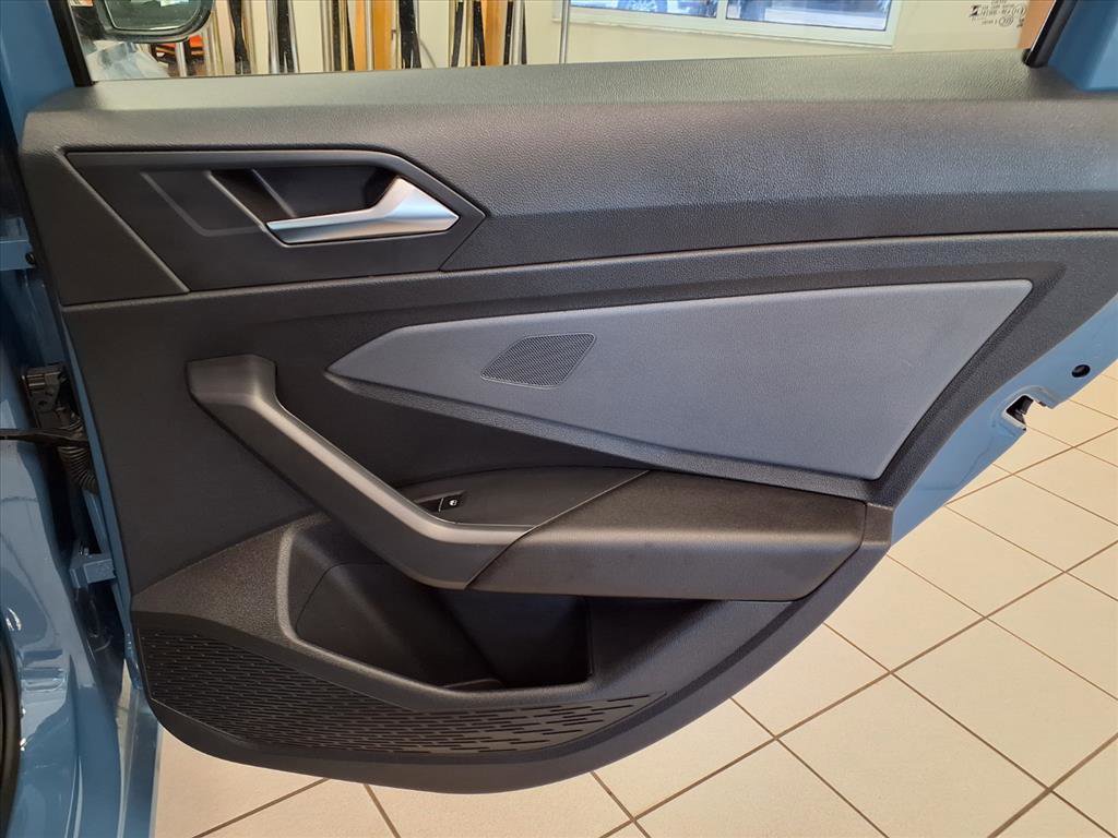 Used 2025 Volkswagen Jetta SE image 12