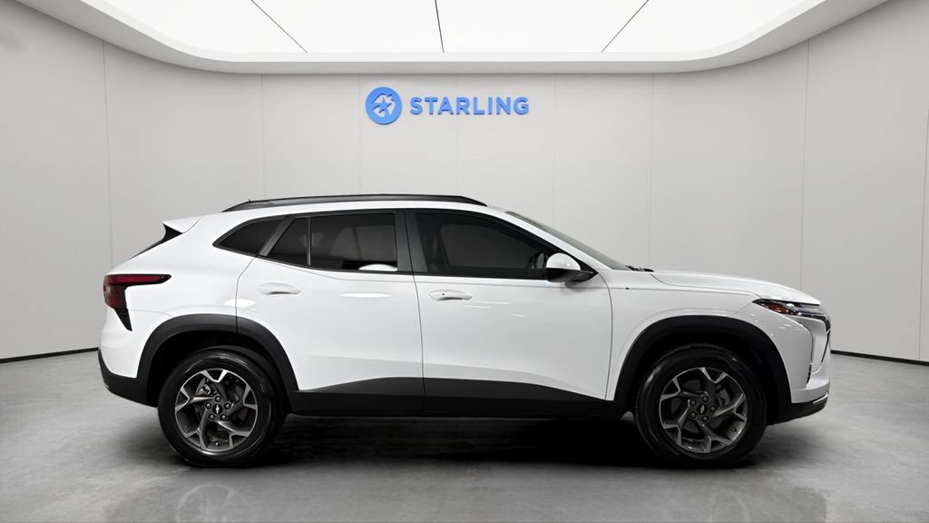 Certified 2025 Chevrolet Trax LT w/ Driver Confidence Package FWD image 12