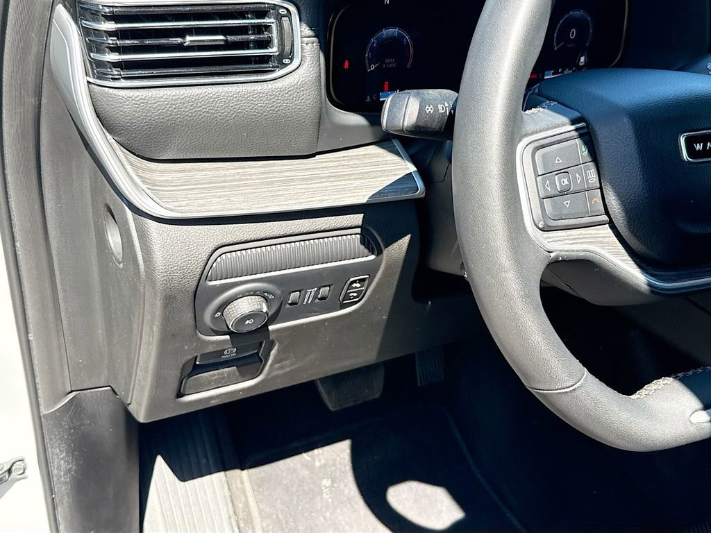 Used 2024 Jeep Wagoneer Series II AWD/4WD image 11