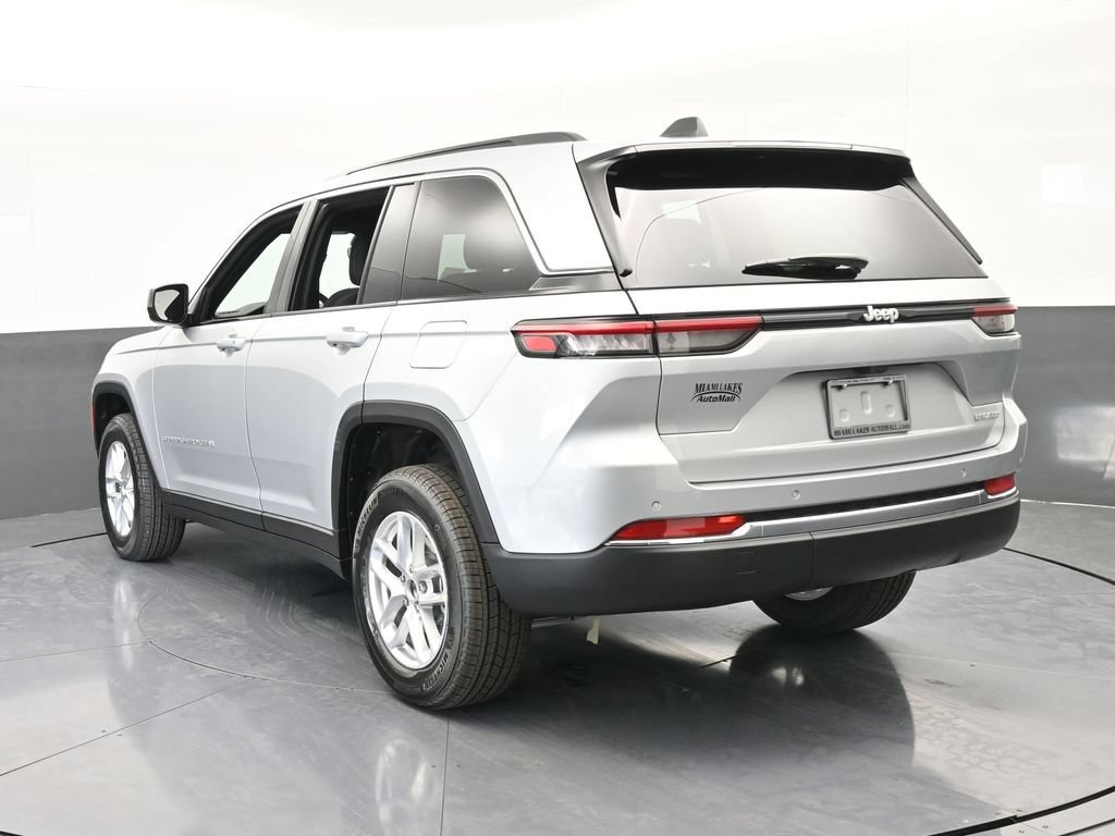 New 2026 Jeep Grand Cherokee Laredo X RWD image 4