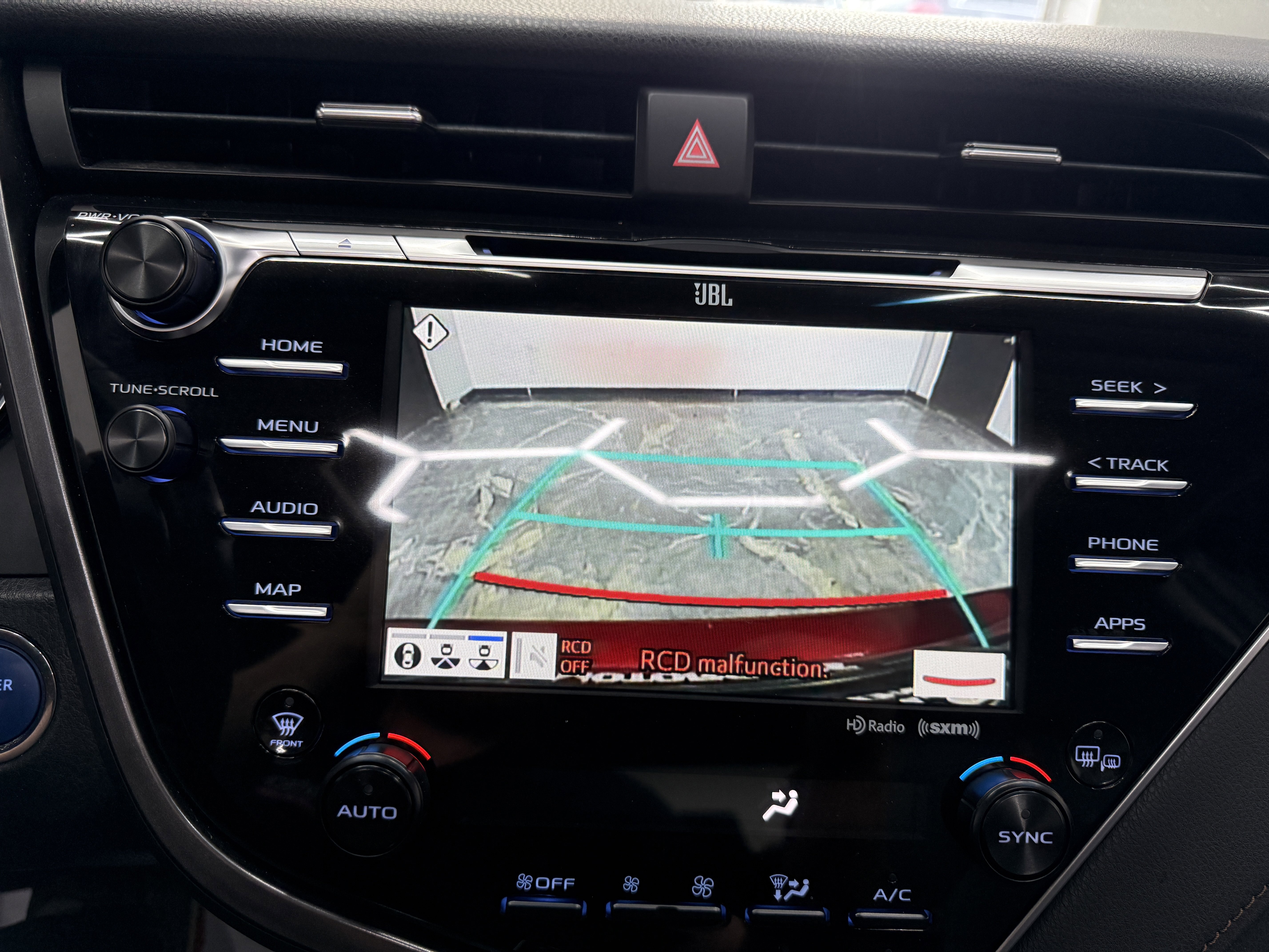 Used 2018 Toyota Camry XLE FWD image 18