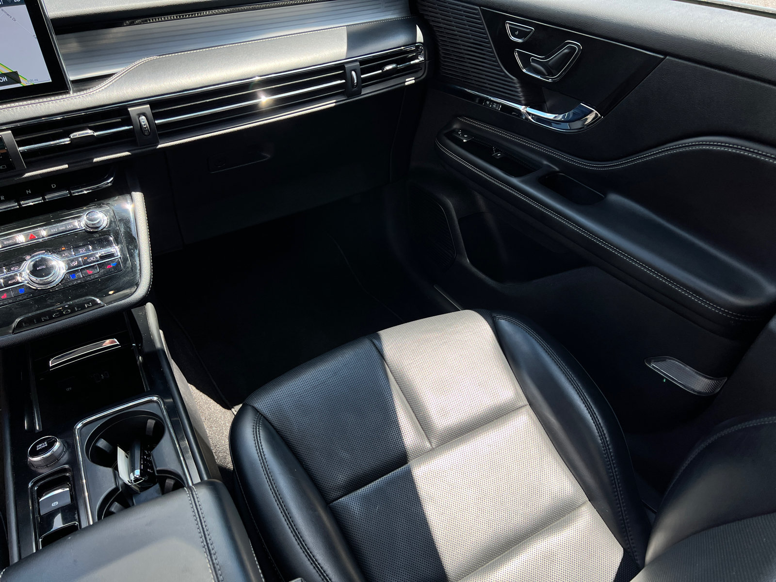 Certified 2022 Lincoln Corsair AWD w/ Premium Package image 29