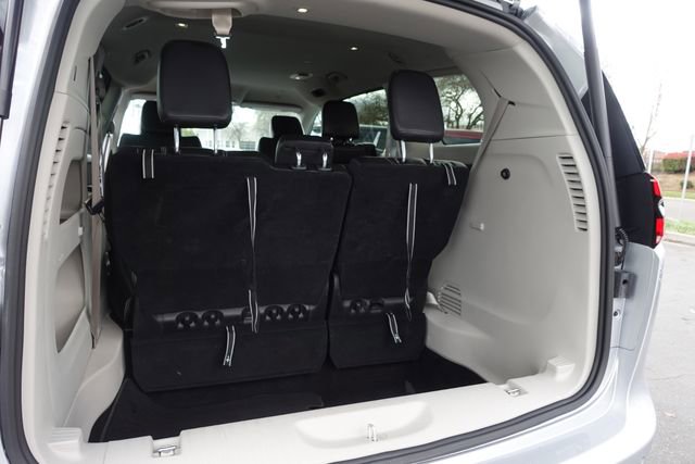 Used 2024 Chrysler Pacifica Touring-L image 26