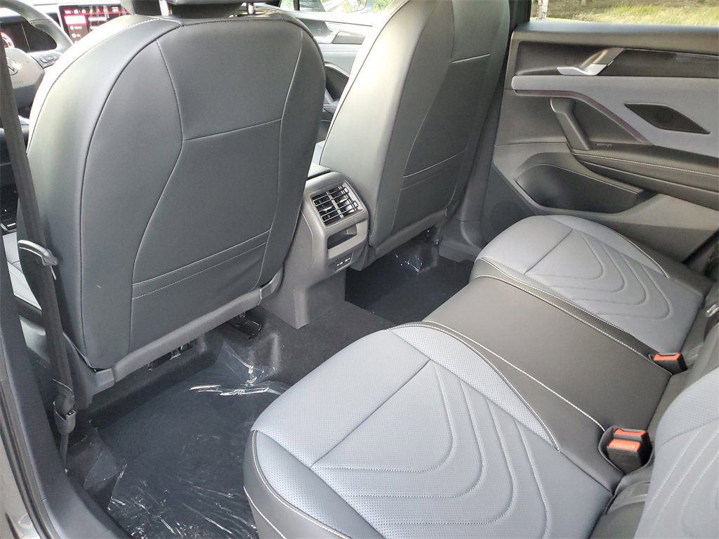 New 2026 Volkswagen Tiguan SE R-Line image 12