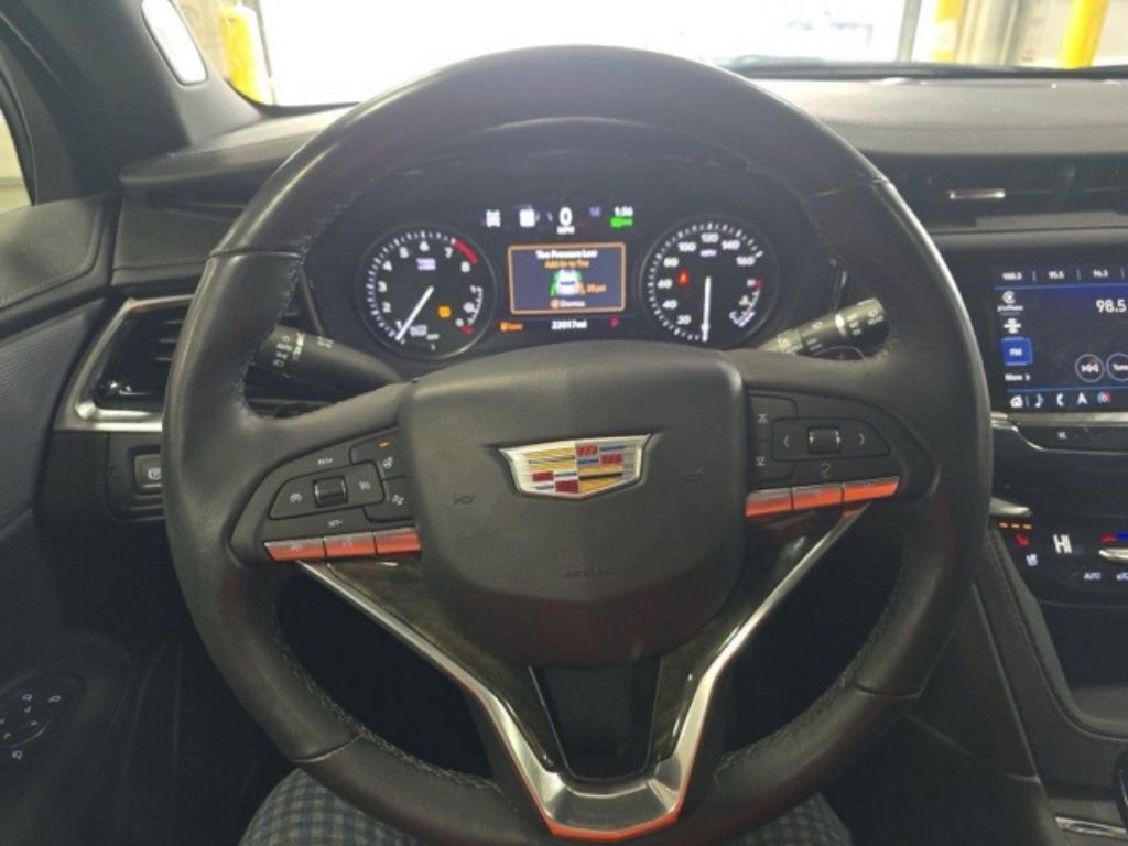 Used 2024 Cadillac XT6 Premium Luxury w/ Technology Package AWD/4WD image 12