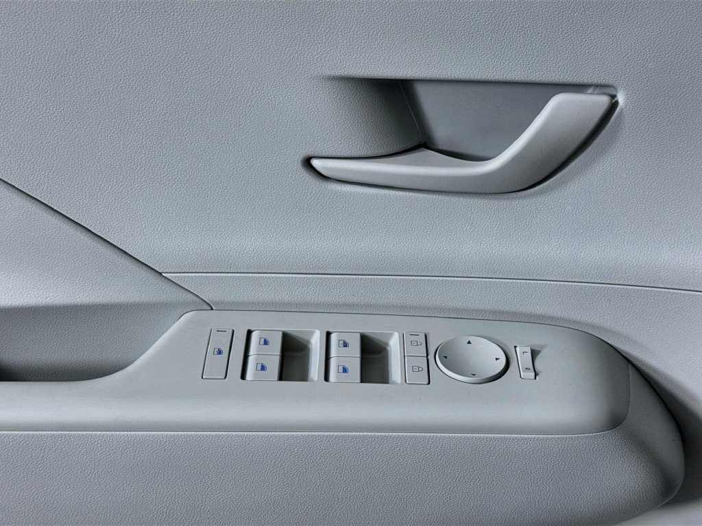 New 2027 Hyundai Kona SE FWD image 13
