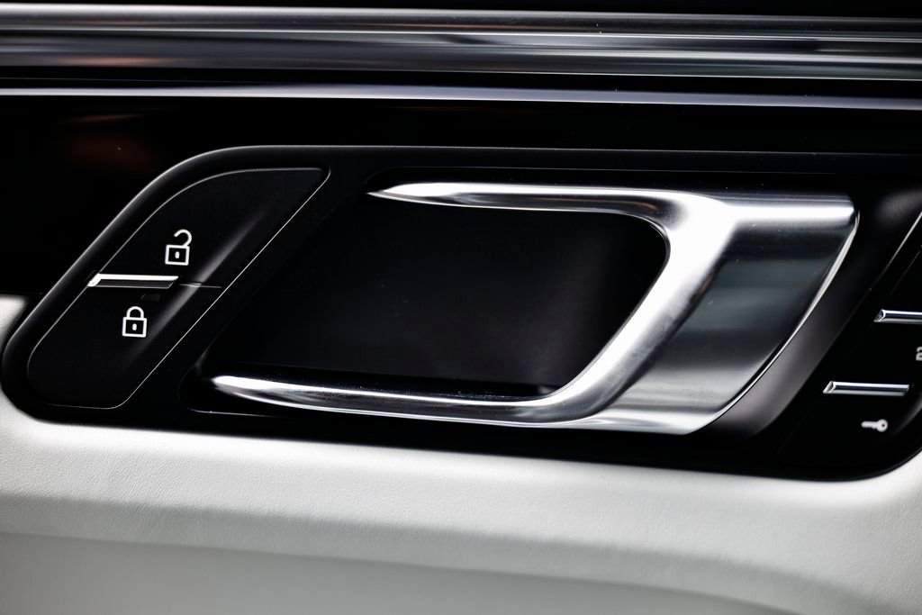 Certified 2026 Porsche Macan image 21