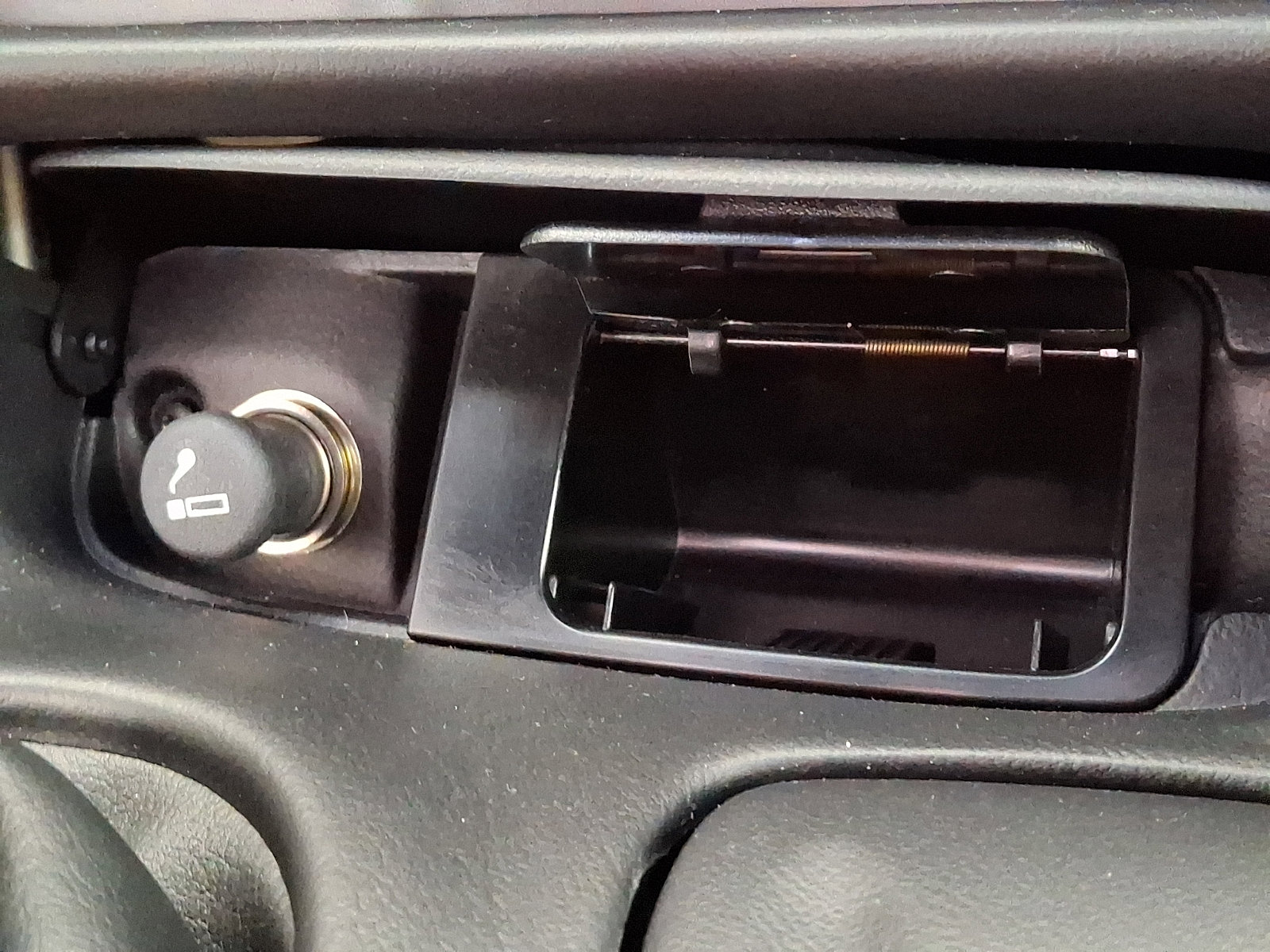 Used 2004 Chevrolet Corvette Convertible w/ Preferred Equipment Group image 23