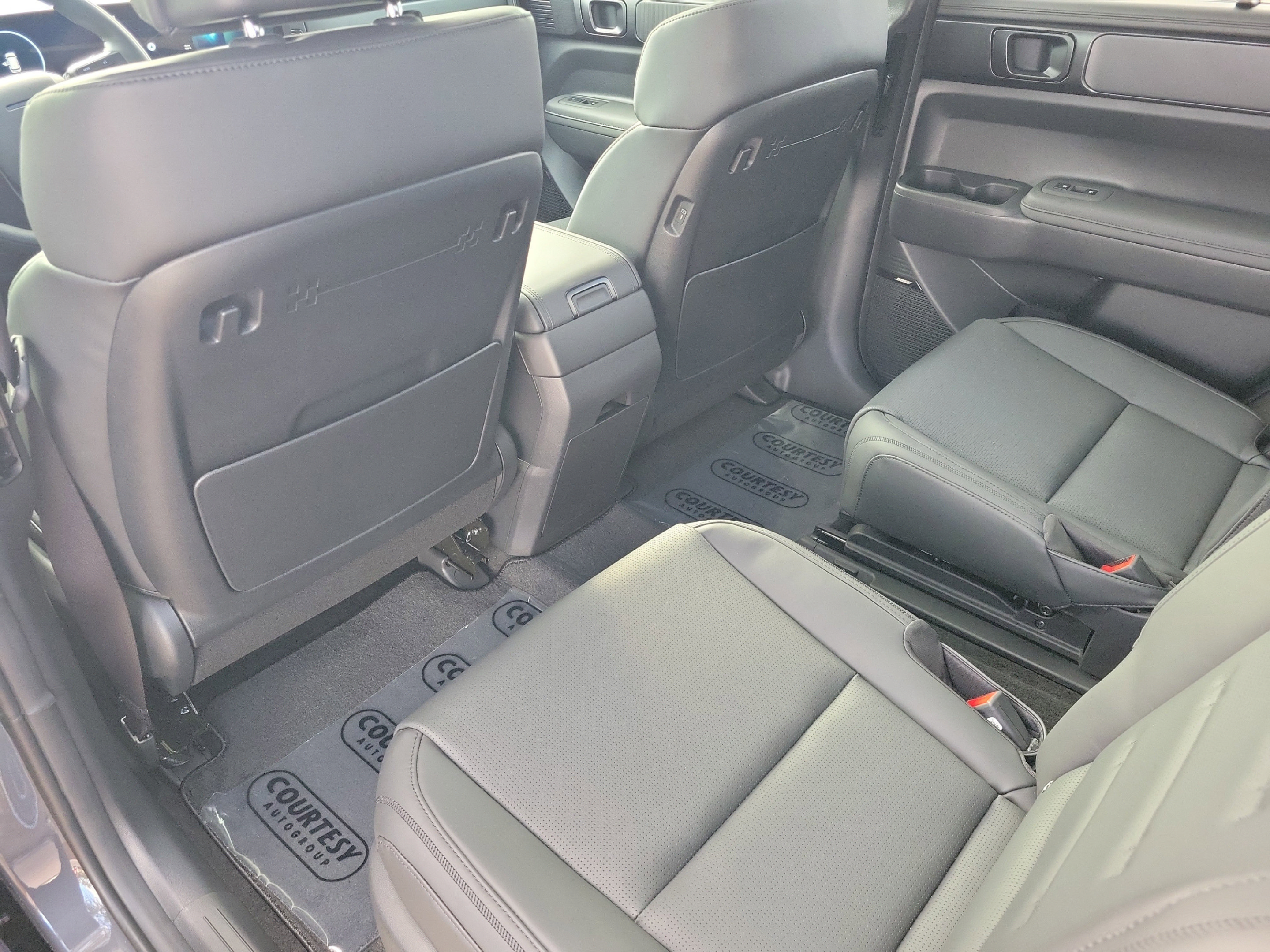 New 2026 Hyundai Santa Fe Calligraphy FWD image 10