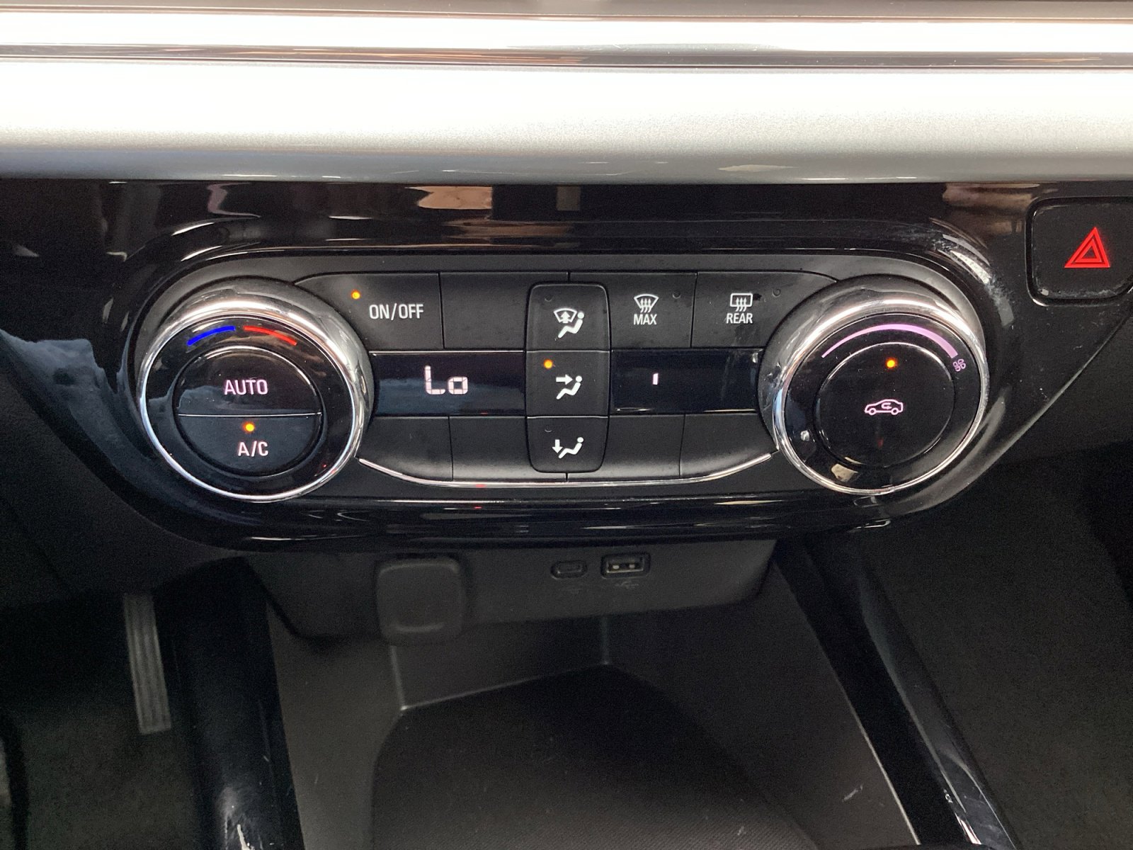 Used 2025 Chevrolet Trax LT FWD image 21