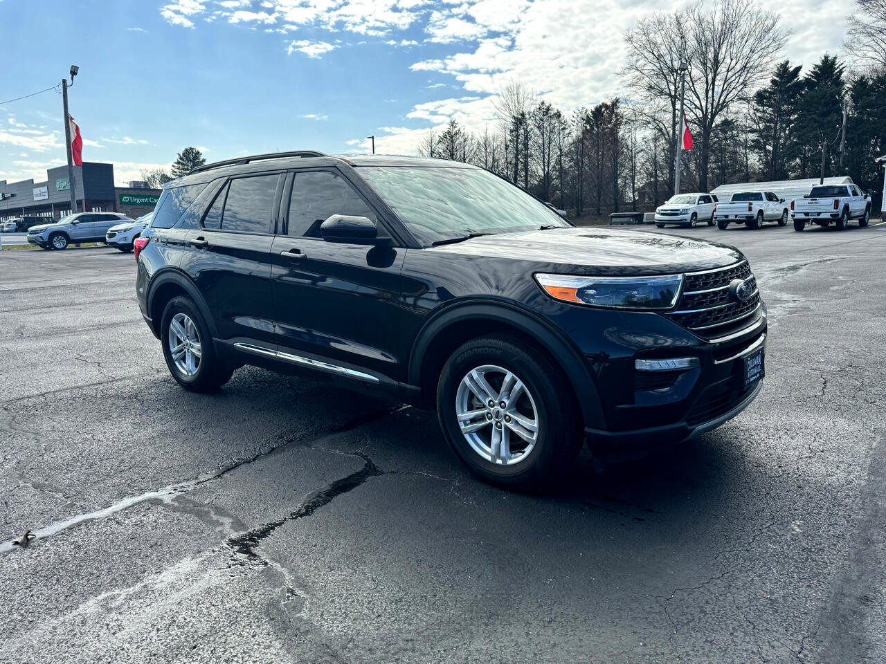 Used 2022 Ford Explorer XLT w/ Equipment Group 202A image 4