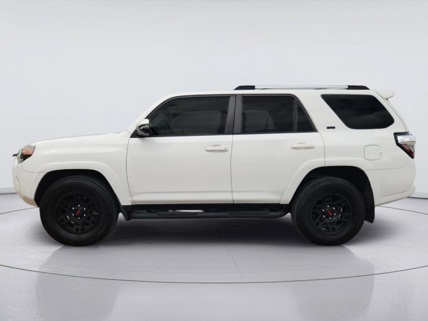 Used 2020 Toyota 4Runner SR5 Premium w/ Moonroof Package AWD/4WD image 4