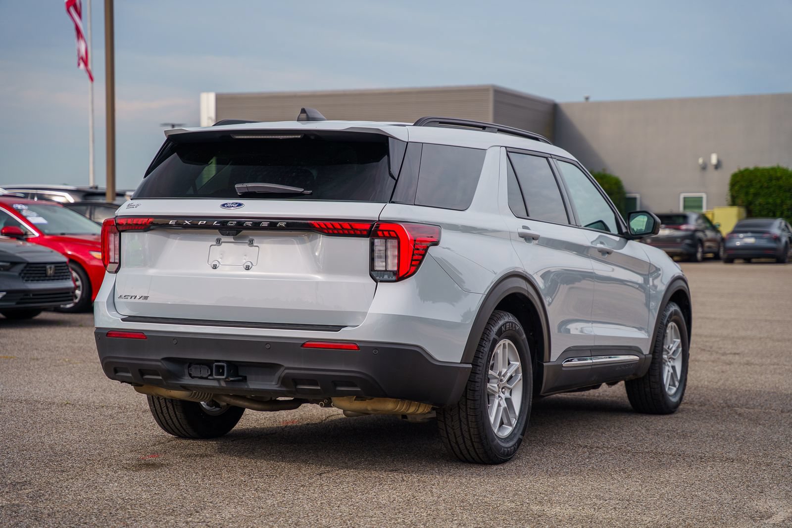 Certified 2025 Ford Explorer Active RWD image 7