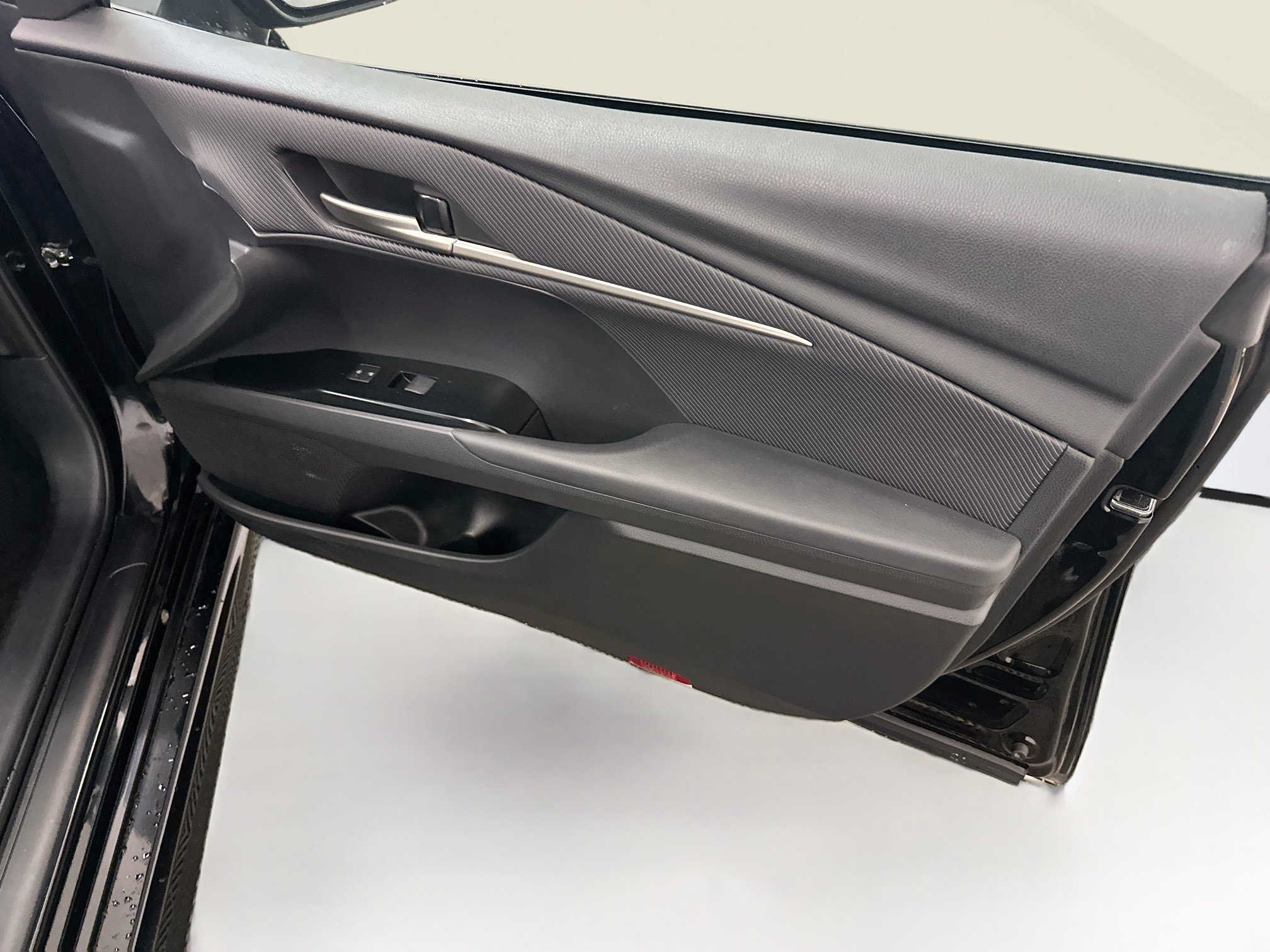 Used 2025 Toyota Camry SE FWD image 33