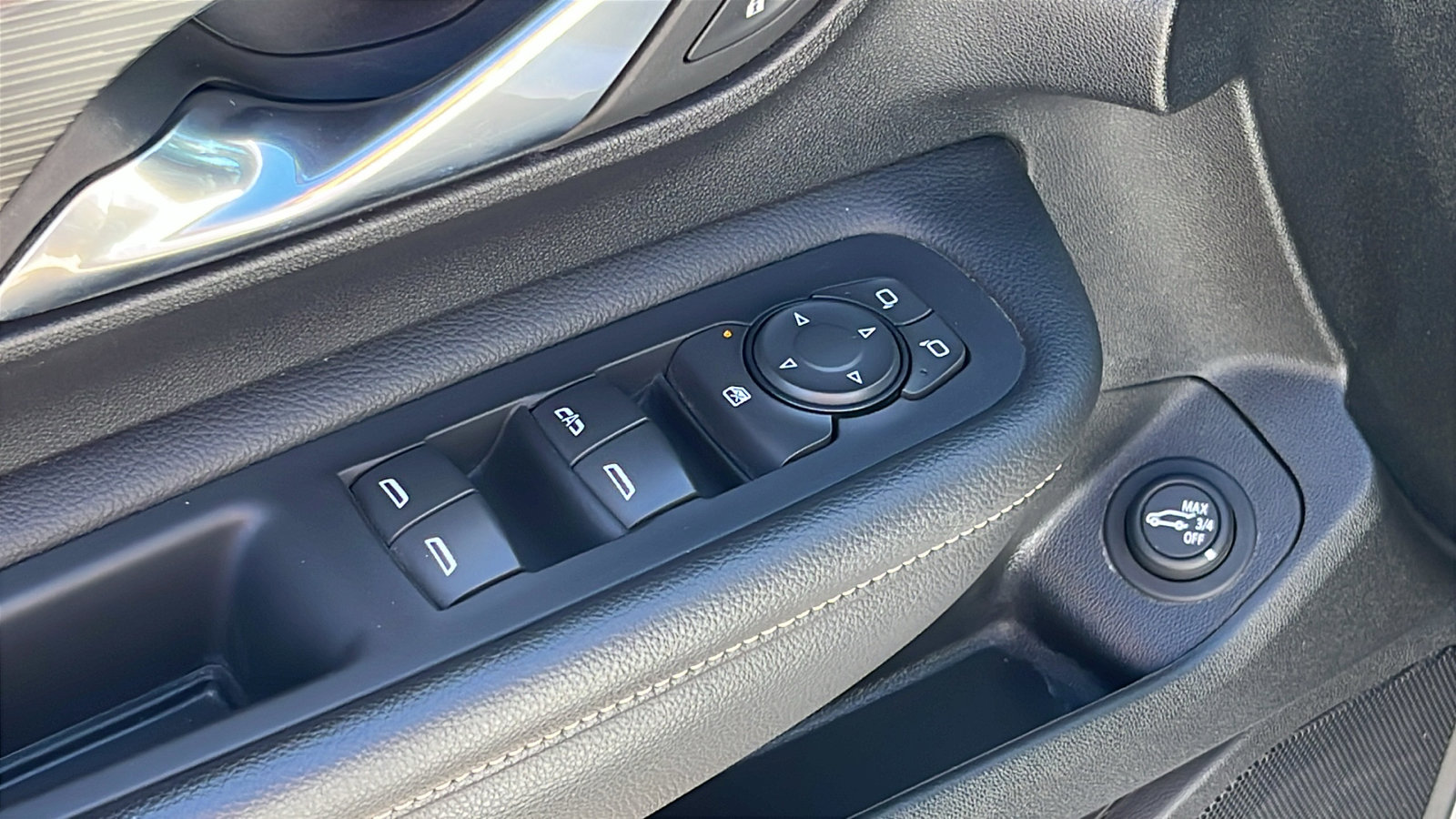 Certified 2024 GMC Terrain SLT image 12