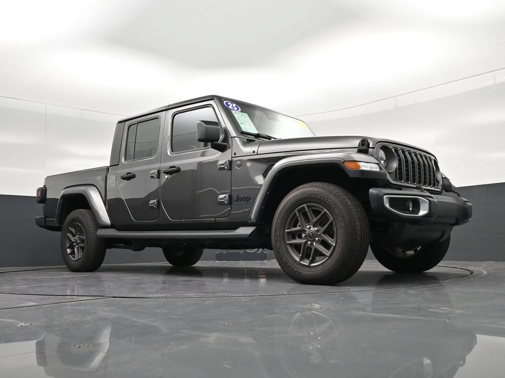 Used 2025 Jeep Gladiator Sport AWD/4WD image 29
