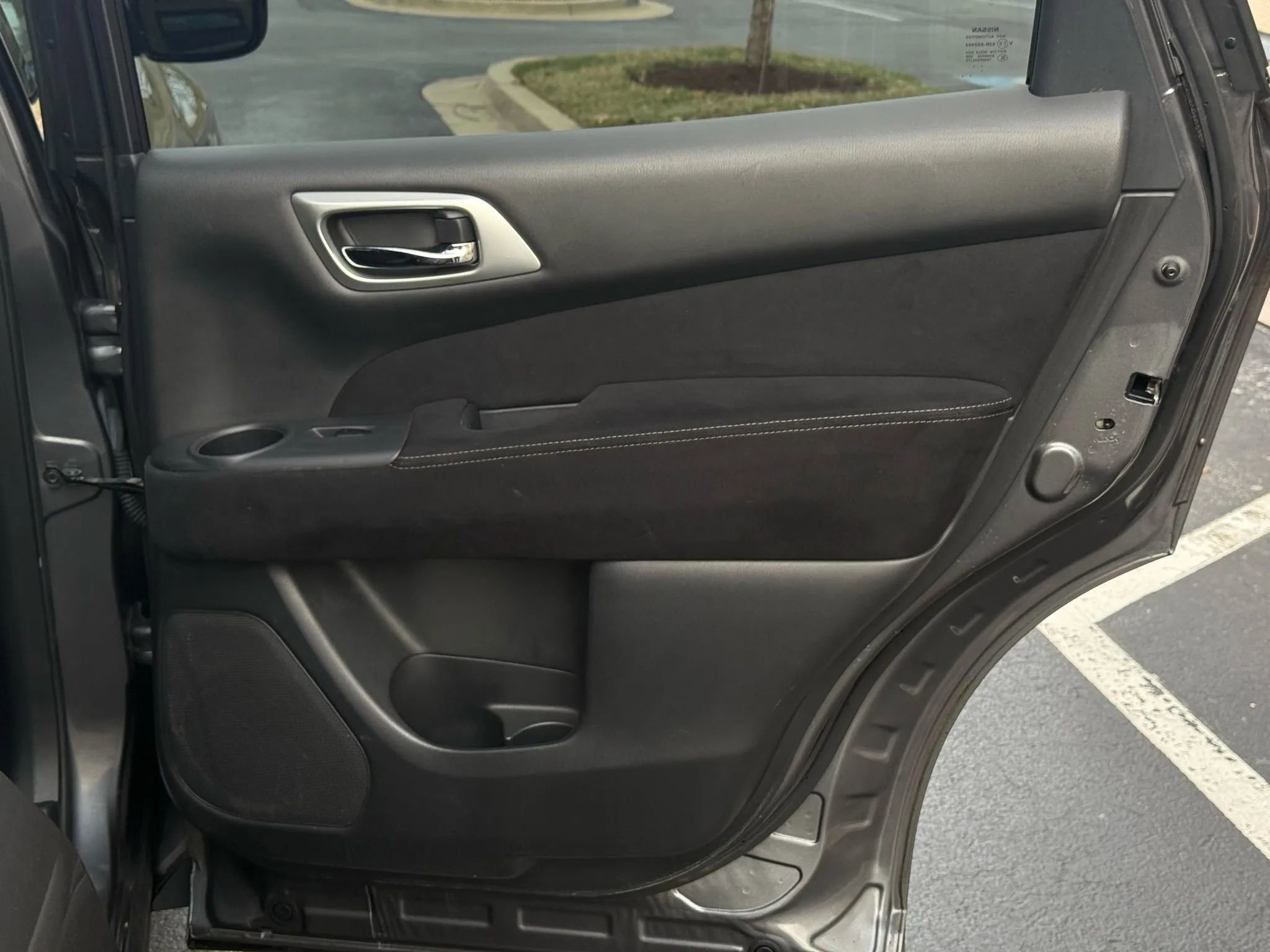 Used 2016 Nissan Pathfinder SV image 29