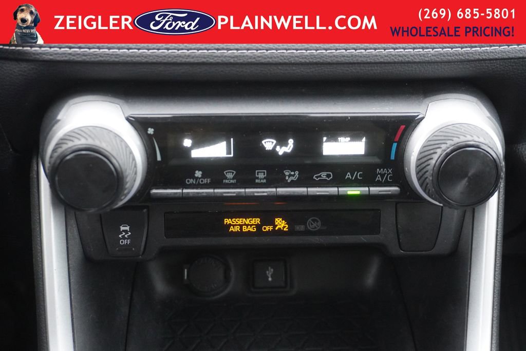 Used 2021 Toyota RAV4 LE image 18